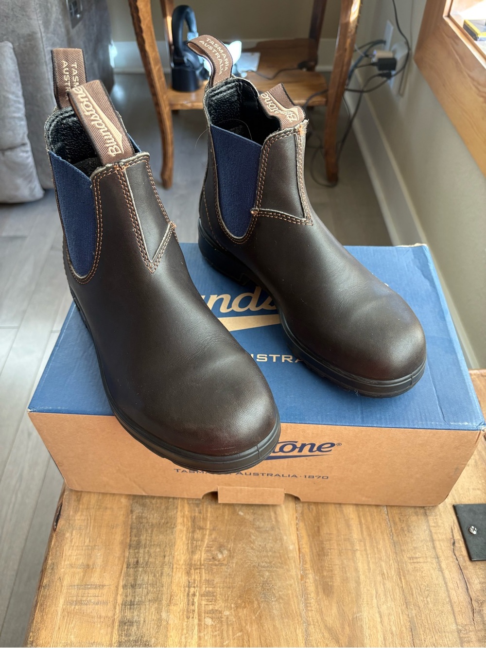 Blundstone Women’s Boots - Dark Brown with Navy Elastic